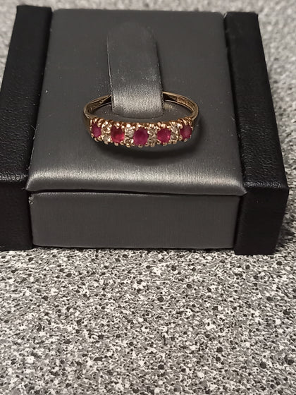 9ct Gold Ring With Red Diamonds Size-O 1.3g