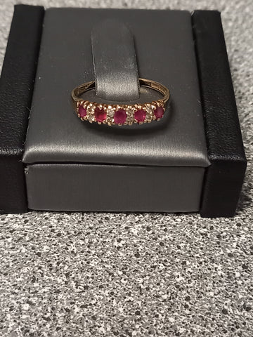 9ct Gold Ring With Red Diamonds Size-O 1.3g