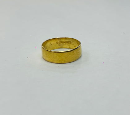 22CT YELLOW RING/BAND SIZE M 3.9 GRAMS