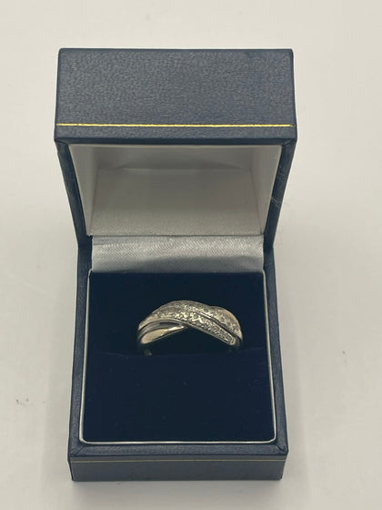 9ct White Gold Ring With Clear Stones - Q