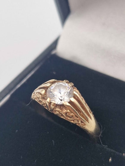 9CT Yellow Gold Gents Cubic Zirconia Ring - Size N - 3.20 Grams