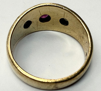 9ct gold diamond ring with red stone size M 1/2