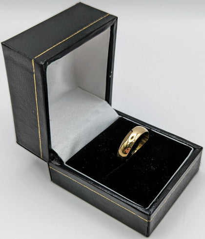 375 9CT YELLOW GOLD RING, SOLID BAND SYTLE, SIZE O/7, 2.5G, BOXED