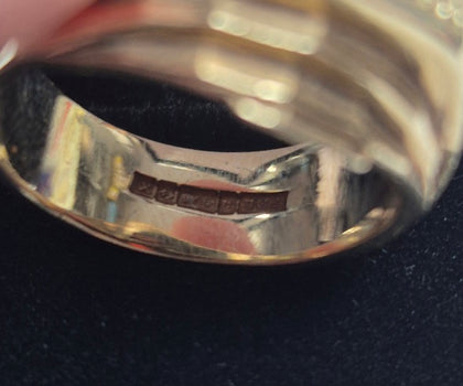 9CT Yellow Gold Signet Ring With Stone - 7.15 GR  - Size  M. Hallmarked