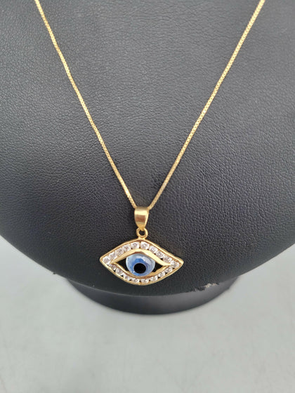 3.3g 18ct gold chain with eye pendant.