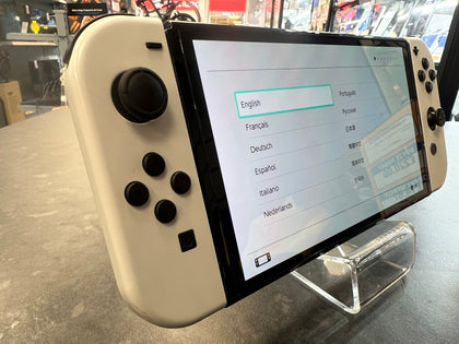 NINTENDO SWITCH OLED WITH MINECRAFT LEIGH STORE.