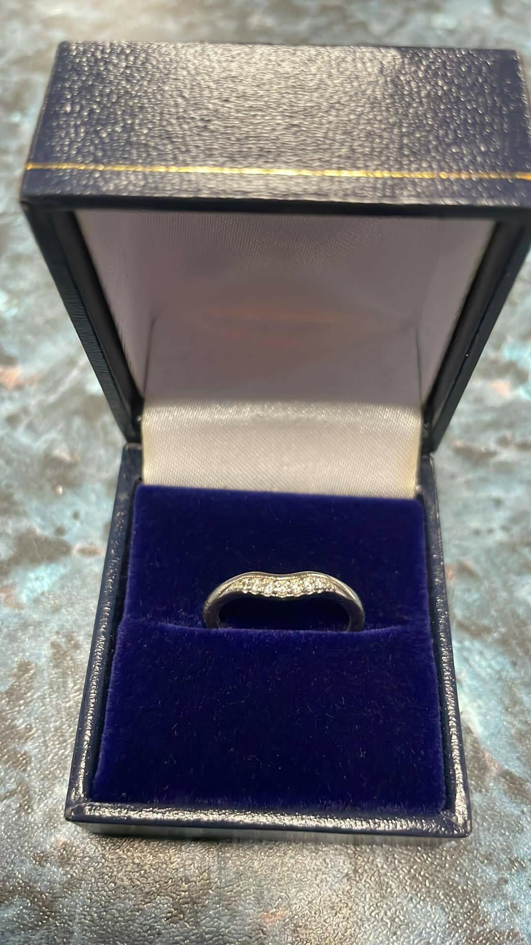 9ct White Gold Ring (unboxed)