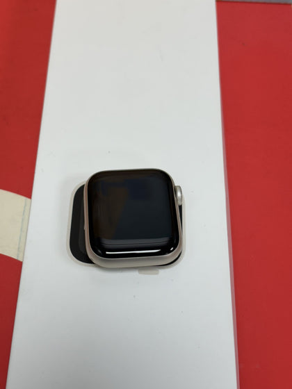 Apple Watch SE GPS 40mm Starlight Aluminium Case With Sport Band - M/L.