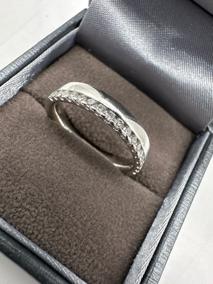 Ladies 18ct White Gold Diamond Ring.