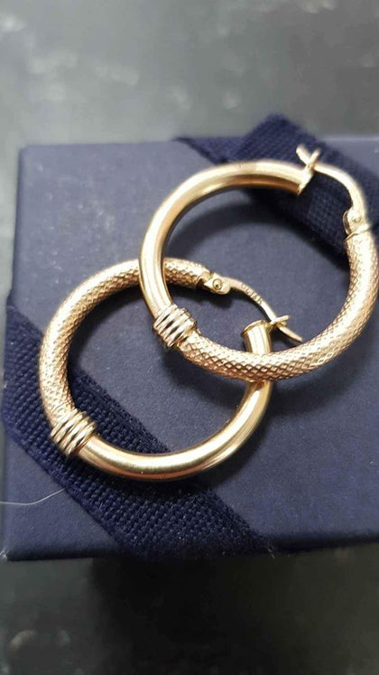 14ct gold earings, weight 4.6g..