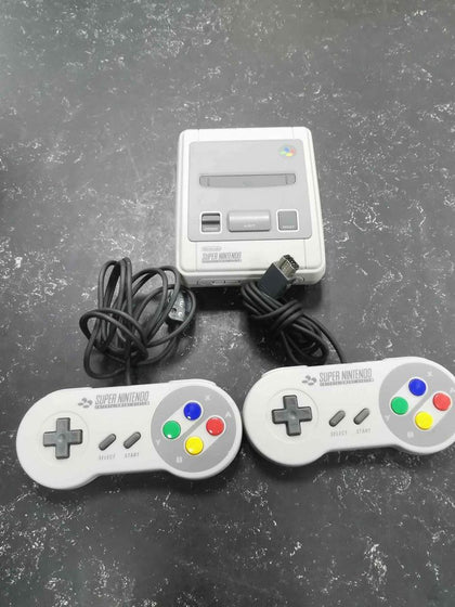 Nintendo Classic Mini Super NES with 2x Controllers.