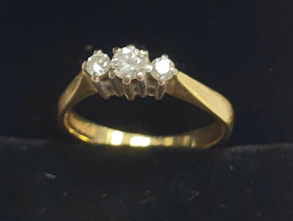 18CT GOLD DIAMOND RING - (Size L) - LEYLAND STORE.
