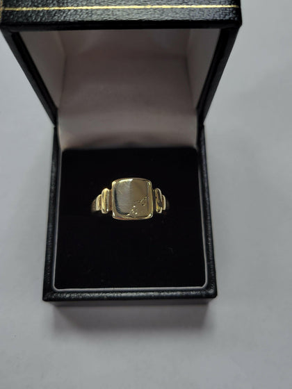 9CT Yellow Gold Mens Ring -  2.9 Grams - Size S.