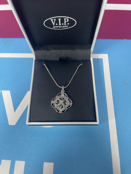 VIP JEWELLERY SILVER FLOWER PENDANT NECKLACE BOXED.