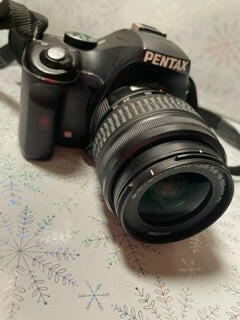 Pentax K-m 12mp Digital Dslr Camera With 18-55mm Zoom Lens Outfit