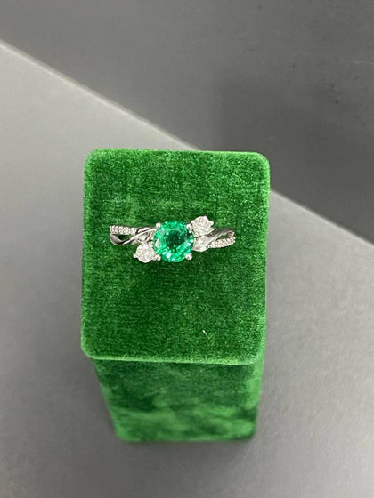 14ct Emerald Diamond Ring 3.0g.
