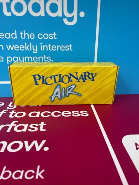 PICTIONARY AIR FAMILY GAME **BOXED**