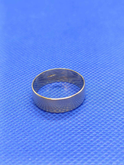 3.9G Gold Ring 9CT - Size T.