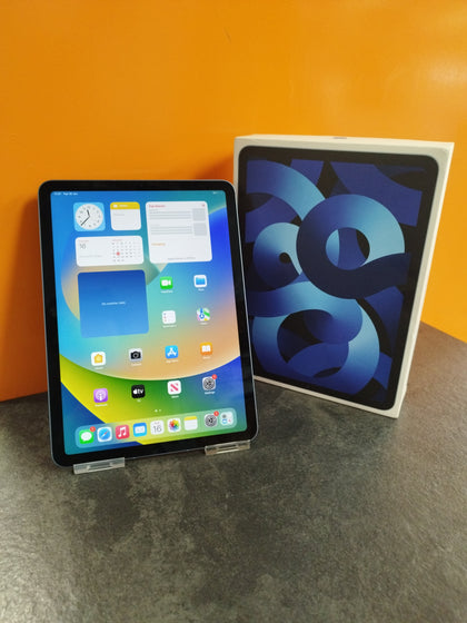 Apple iPad Air 5th Gen. 64GB Wi-Fi 10.9in - Blue.