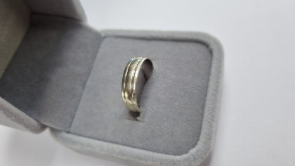 9ct White Gold Ring Size O LEYLAND.