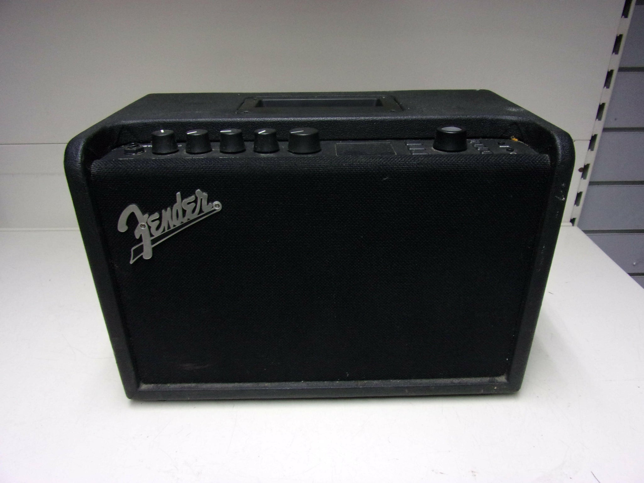 Fender Mustang GT 40 Amp – Cash Generator | The Buy and Sell Store