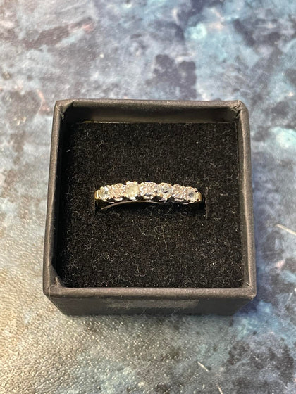 9ct Diamond Ring 2.1G Size 'O'.