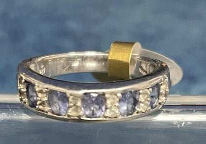 silver ring (P).