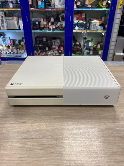 Xbox one white.