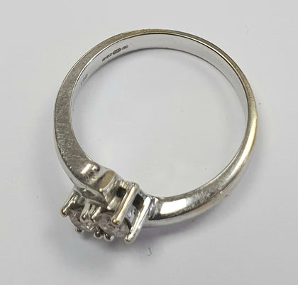 18CT WHITE GOLD DIAMOND RING Size M 1/- LEYLAND.