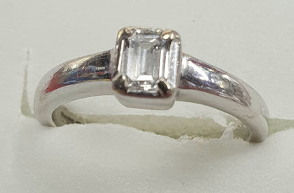 18ct White Gold Diamond Ring LEYLAND.