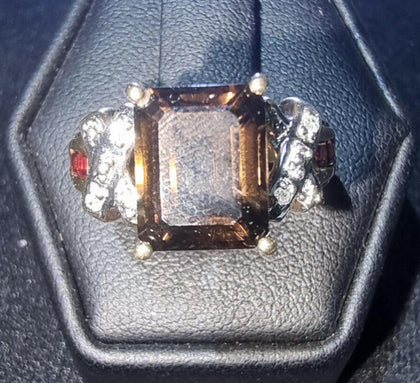 4.65g 9ct Vintage Style Diamond Ring.
