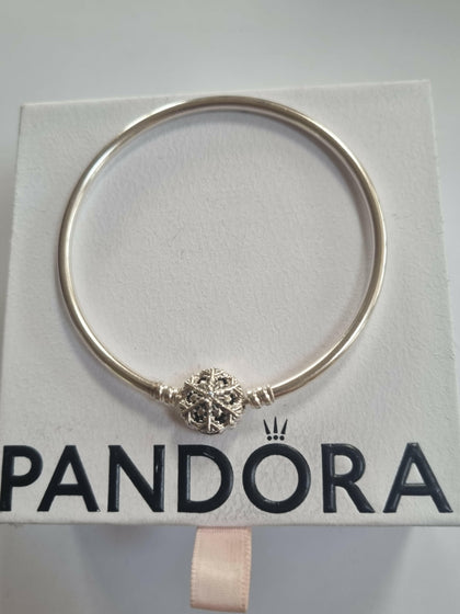Pandora Sparkling Snowflake Bangle - 20cm.