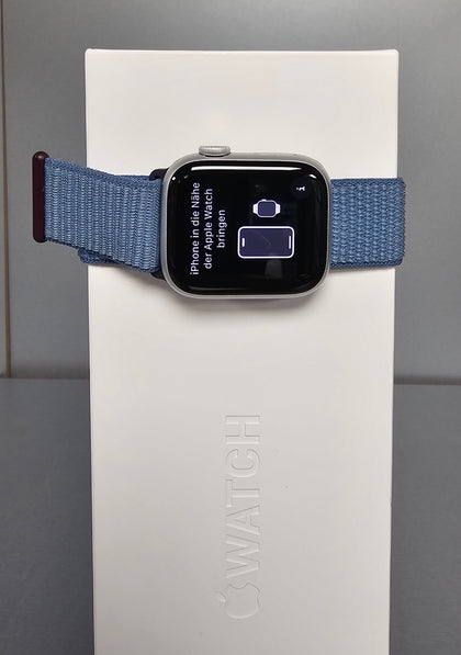 Apple Watch Series 9 - 41mm - GPS - Silver Aluminium Case - Winter Blue Sport Loop.
