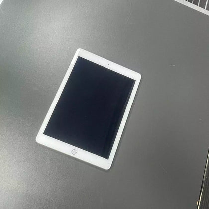 Apple iPad 9.7 (5th Gen) 32GB- Gold.