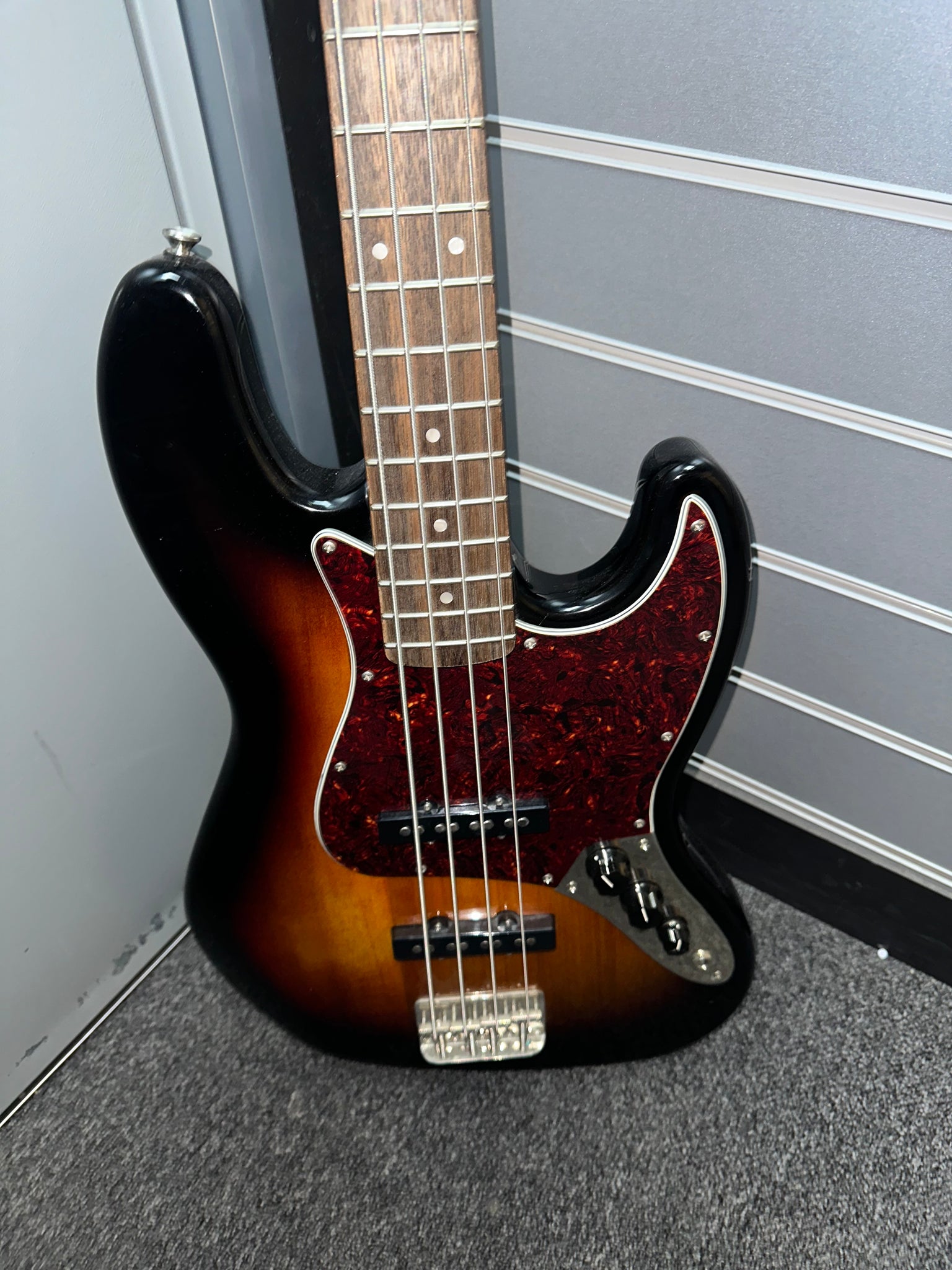 FENDER SQUIRE BASS GUITAR BROWN