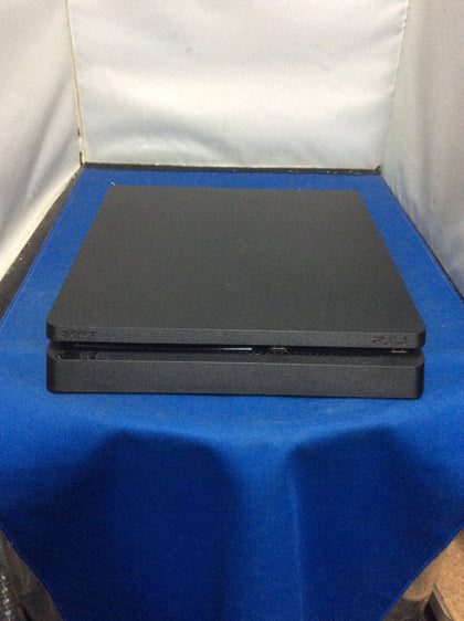 PS4 slim with 3party pad.