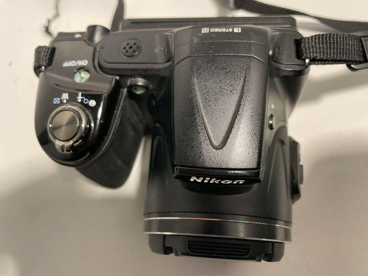 Nikon Coolpix 16MP (32gig MC)