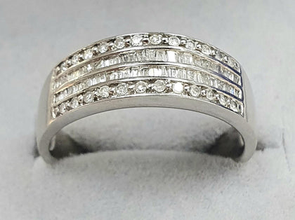 9ct White Gold Diamond Ring.